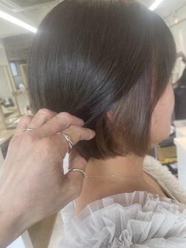 フレイムス ヘアアンドリラックス 東川口店(Frames hair&relax) イヤリングカラーのショートボブ