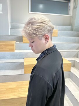 カケル(×.) サラッとセンターパート×ホワイトベージュ!