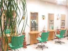 緑に囲まれた外観が目印♪店内も季節ごとのお花【 金沢 県庁 】