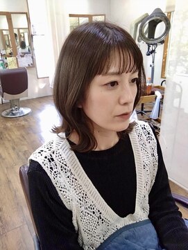 イタクラ 赤道店 (ITAKURA) アッシュベージュ／ブリーチなしカラー／ミディアムくびれヘア