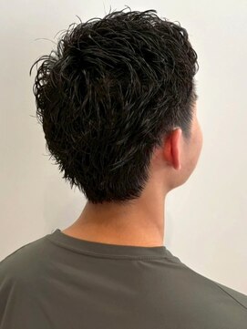 オレンジペコ(orange peco) メンズショート ニュアンスパーマ 刈り上げ 暗髪 20代 30代 暗色