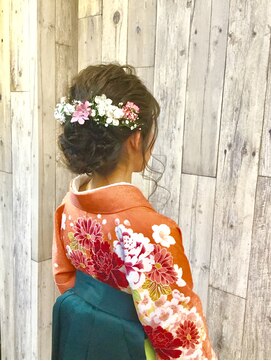 ヘアースペース ムーン(Hair Space MOON) 卒業式シーズンのヘアーセットと袴の着付け早朝から取り掛かりOK