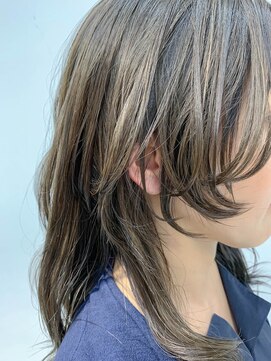 テトヘアー(teto hair) ウルフ、ミディアムヘア、グレージュ、ミルクティベージュ