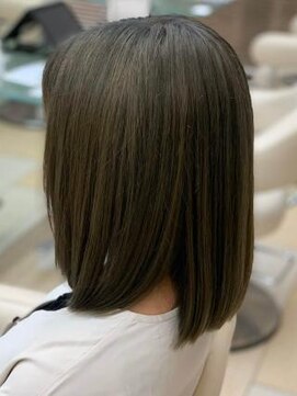 ミーティア バイ クアトロ(Meteor By QUATRO) オリーブベージュ×ふんわりボブ