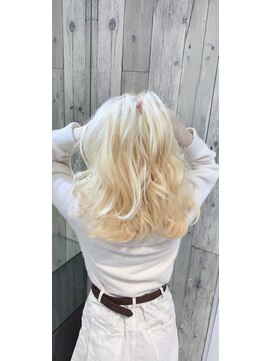 トムキャット(TOM CAT) 外国人風ブロンドスタイル！(抜きっぱなしブリーチ)