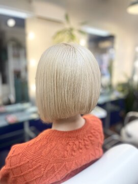 ヘアースタジオ ハーフバック 高尾店(HAIR STUDIO HALF BACKS×１/2) ホワイトベージュ