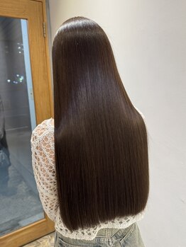 ユニ(uni)の写真/【uniの看板メニュー★】次世代縮毛矯正で極限まで傷まず、真っ直ぐになりすぎない柔らかな質感へ。