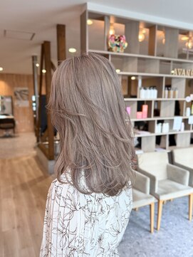 アヴァンス ジェイアール和歌山店(AVANCE.) 派手髪×ハイトーン×ミルクティーベージュ