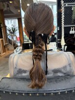 クロムス(clomus)&nbsp;自然な抜け感アレンジで上品な印象に