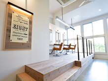エイト オキナワ 沖縄新都心店(EIGHT okinawa)の雰囲気（[新都心/髪質改善/ブリーチ/ショート/ボブ/レイヤー/韓国/学割]）