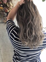 嫌な赤味ゼロ！グレージュ透明感カラーが注目度NO１！