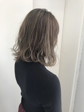 ヘアーデザイン シュシュ(hair design Chou Chou by Yone) ミルクティーアッシュベージュ&波巻きボブ♪