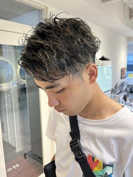 テトラ バイ ネオリーブ 横浜西口店(tetra by neolive) メンズパーマ  ワンカールパーマ×ハイライト[横浜]