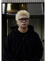 ツークツワンク バーバー 新宿(ZUG2WANG BARBER)&nbsp;ホワイトゴールドスパイキーショート