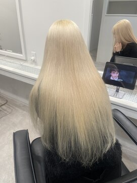 ヴィア(Via) 10代20代30代/ブロンド／ホワイトブロンド／ハイトーン