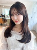 20代に人気！顔周りの後れ毛がかわいいシャギーレイヤーロング