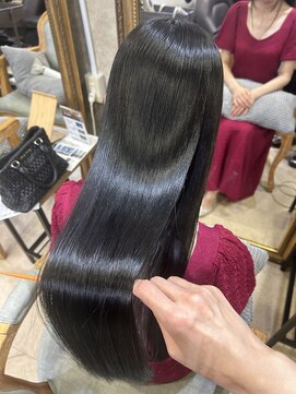 アンフィサンクミル 銀座(AnFye cinq mille) 【髪質改善】で艶髪に変身【縮毛矯正】【髪質改善】【縮毛矯正】