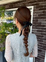 アズグロウ エクラ(AS GROW 'eclat) リボン付き三つ編みアレンジハイライトカラー