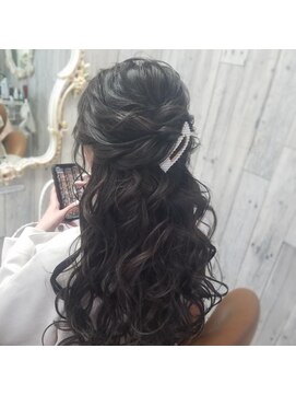 ラピスラズリ(Lapis Lazuli) ハーフアップ 1(熊本 下通 ヘアセット専門店)