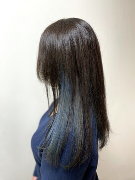 クロエ バイ ラヴィズム 小針店(CLOE by LUVISM) インナーブルーのストレートスタイル