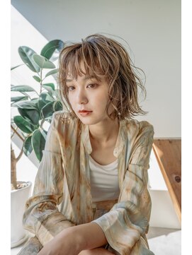 ベター(better) ベージュカラーのボブにニュアンスパーマをかけてスタイリッシュ