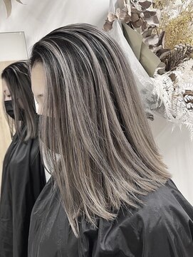 エスアイ(S.i) グレーベージュホワイト［五条駅/京都駅/七条駅/四条駅/烏丸駅］