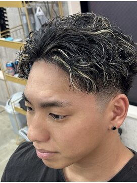 メイン(MENIN) ツーブロフェードメッシュパーマ[相模大野/メンズ/町田]