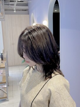 アイノアテネット(AInoa TENET) オリーブグレージュ/くびれレイヤー/外ハネ/北千住