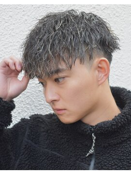 フリーク バーバーショップ 都島店(FREAK BARBER SHOP) 縦落ちツイストスパイラルパーマ王道ツーブロックマッシュ