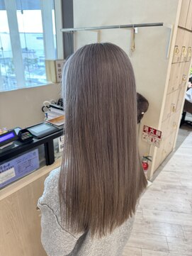 ヘアーアンドビューティーショップ エボルティー(hair&beauty shop EvoLuty) シルバーカラー