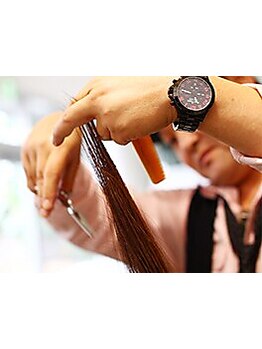 全国カットコンテスト金賞受賞歴有！確かな似合わせ技術と丁寧なカウンセリングが人気の秘訣◎