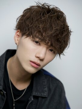 ルーシー 川越(LUCEY) センターパートフェザーパーマシャドウパーマメンズパーマ