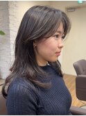 顔周りレイヤーカットシースルーバング耳かけくびれミディアム