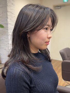 ノラキチジョウジ(NORA KICHIJOJI) 顔周りレイヤーカットシースルーバング耳かけくびれミディアム