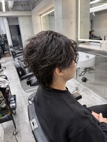 クロム トウキョウ ザ バーバーアルト 神保町店(CHROM TOKYO the Barber ALT)&nbsp;センターパートウルフ×フェザーパーマ