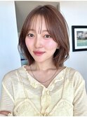 くびれ外ハネレイヤーボブ透明感アッシュベージュ