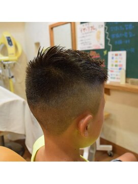 ベイブ ヘア メイク サロン(Babe hair make salon) アシメモヒカンショート