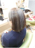 脱白髪染め大人ショートスモーキーベージュハンサムショート