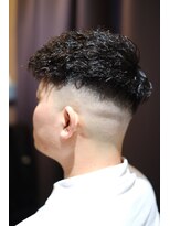 アモ(Amo)&nbsp;【新富町】爽やかツイストスパイラルパーマ/スキンフェード