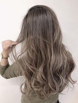 アンディー(&dy)の写真/透明感×ツヤ感で、より女性らしく素敵に◎トレンドを取り入れたあなたに似合うカラーをご提案します♪