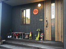 ウゥ(Ulu)の雰囲気(店舗前駐車場あり)