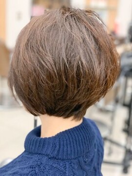 ミーティア バイ クアトロ(Meteor By QUATRO) くびれショートボブ