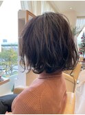 緩めカールなミディアムボブスタイル