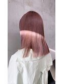 クリーミーピンク × ぱつっとミディアム 