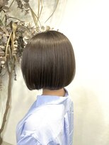 ベルム(Belme)&nbsp;ペールベージュ切りっぱなし風コンパクト艶ボブ/用賀