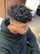 オムヘアー (HOMME HAIR) 【HOMME HAIR 稲田】 スペインカール フェード スタイル