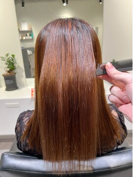 コウ(Koh) 酸性ストレート/ミディアムスタイル