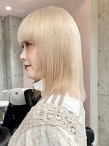 ソル ジングウマエ(SOL JINGUMAE)&nbsp;ミルクティーベージュダブルカラーインナーカラーショートボブ