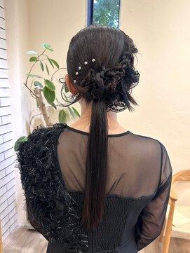 シフト(SHEEFT) ヘアセット結婚式お呼ばれ二次会黒髪ローポニーテール