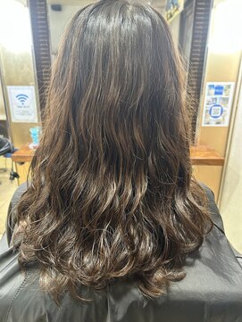 エミタス ヘア リゾート(EMITAS Hair Resort) ウェーブ巻き/ブラウンカラー